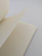 DAIGO isshoni. Grid Notebook B6 Light Grey